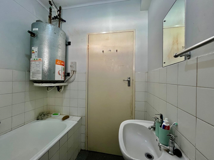 1 Bedroom Property for Sale in Wynberg Western Cape